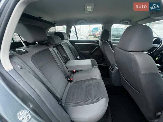 Серый Фольксваген Гольф, объемом двигателя 1.4 л и пробегом 263 тыс. км за 6500 $, фото 53 на Automoto.ua