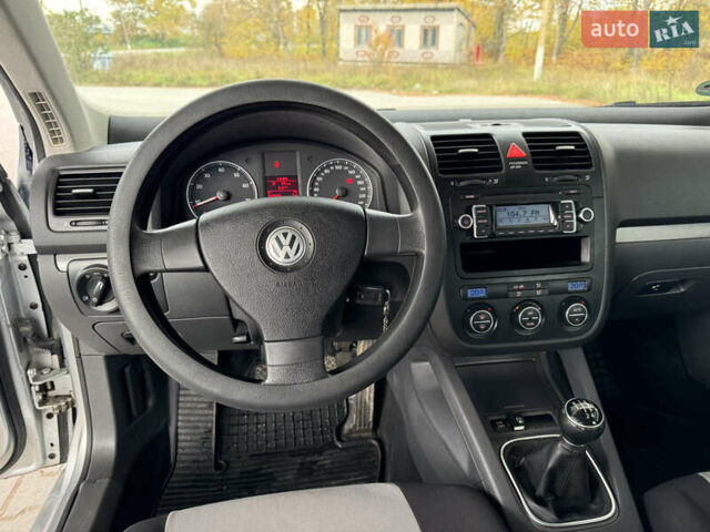 Фольксваген Гольф 2009 у Сокинянах на Automoto.ua Сірий Фольксваген Гольф, об'ємом двигуна 1.6 л та пробігом 268 тис. км за 4999 $, фото 15 на Automoto.ua