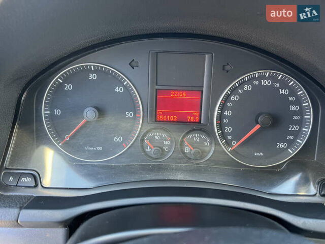 Серый Фольксваген Гольф, объемом двигателя 1.9 л и пробегом 350 тыс. км за 2200 $, фото 5 на Automoto.ua