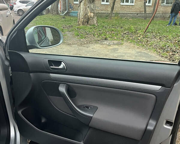 Серый Фольксваген Гольф, объемом двигателя 1.39 л и пробегом 250 тыс. км за 5912 $, фото 34 на Automoto.ua