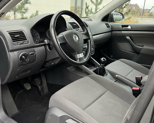 Серый Фольксваген Гольф, объемом двигателя 1.6 л и пробегом 218 тыс. км за 5850 $, фото 36 на Automoto.ua