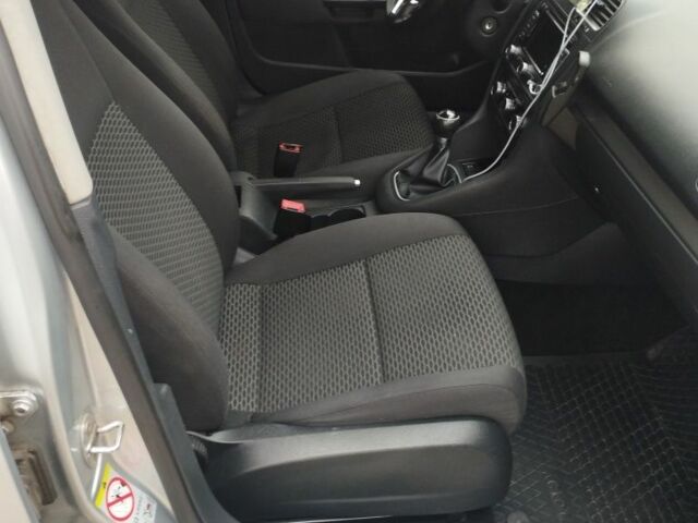 Серый Фольксваген Гольф, объемом двигателя 1.6 л и пробегом 280 тыс. км за 8000 $, фото 5 на Automoto.ua