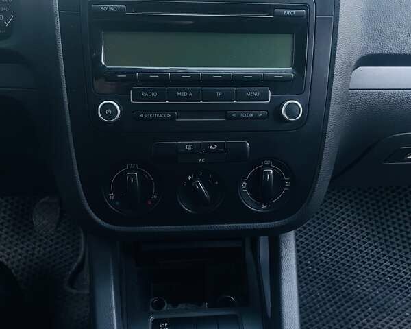 Серый Фольксваген Гольф, объемом двигателя 1.39 л и пробегом 298 тыс. км за 6000 $, фото 1 на Automoto.ua