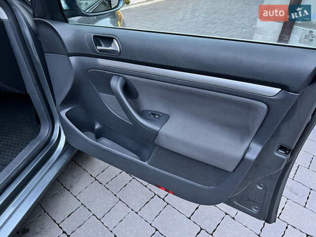 Серый Фольксваген Гольф, объемом двигателя 1.4 л и пробегом 249 тыс. км за 6500 $, фото 24 на Automoto.ua