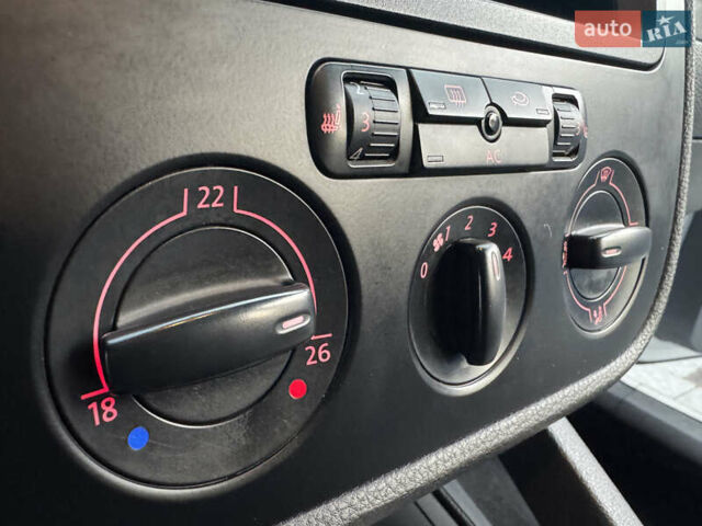 Серый Фольксваген Гольф, объемом двигателя 1.6 л и пробегом 225 тыс. км за 6450 $, фото 24 на Automoto.ua