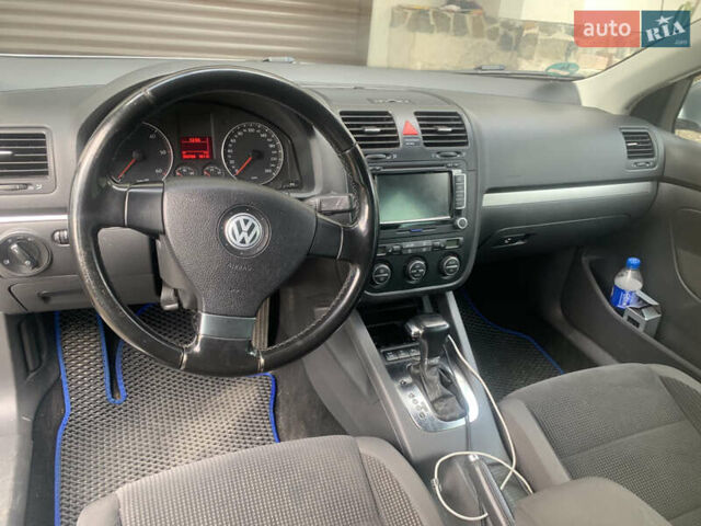 Серый Фольксваген Гольф, объемом двигателя 2 л и пробегом 250 тыс. км за 5900 $, фото 2 на Automoto.ua
