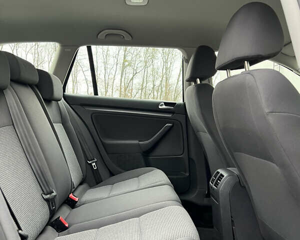 Серый Фольксваген Гольф, объемом двигателя 1.6 л и пробегом 218 тыс. км за 5850 $, фото 65 на Automoto.ua