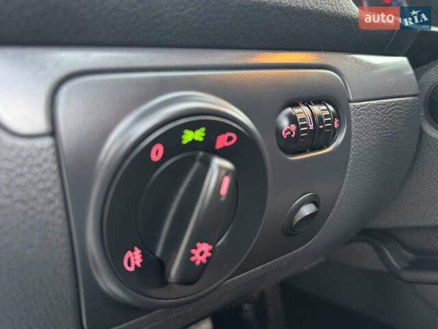 Серый Фольксваген Гольф, объемом двигателя 1.6 л и пробегом 225 тыс. км за 6450 $, фото 22 на Automoto.ua