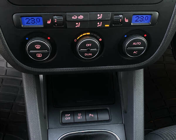 Серый Фольксваген Гольф, объемом двигателя 1.39 л и пробегом 243 тыс. км за 5499 $, фото 11 на Automoto.ua