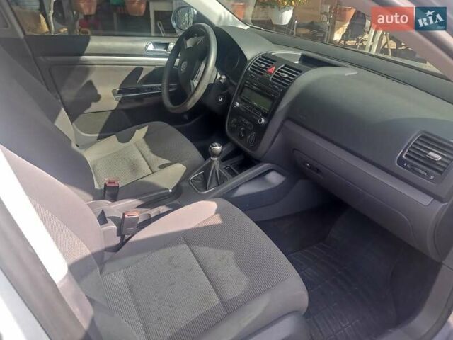 Фольксваген Гольф 2009 в Черноморске (Ильичевске) на Automoto.ua Серый Фольксваген Гольф, объемом двигателя 1.39 л и пробегом 233 тыс. км за 4800 $, фото 4 на Automoto.ua