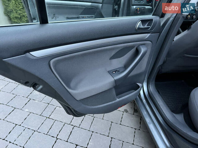 Серый Фольксваген Гольф, объемом двигателя 1.4 л и пробегом 249 тыс. км за 6500 $, фото 23 на Automoto.ua