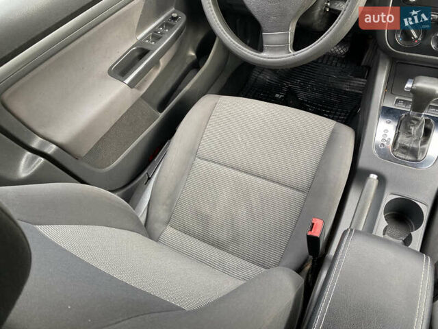 Сірий Фольксваген Гольф, об'ємом двигуна 1.6 л та пробігом 206 тис. км за 6750 $, фото 26 на Automoto.ua
