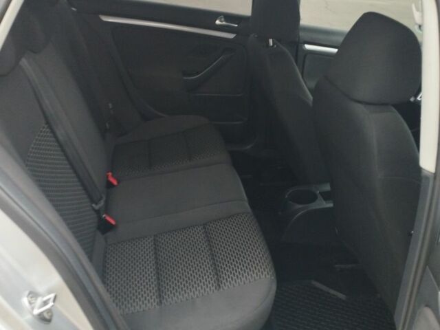 Серый Фольксваген Гольф, объемом двигателя 1.6 л и пробегом 280 тыс. км за 8000 $, фото 2 на Automoto.ua