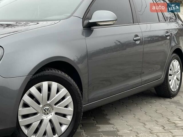 Серый Фольксваген Гольф, объемом двигателя 1.6 л и пробегом 144 тыс. км за 7950 $, фото 11 на Automoto.ua