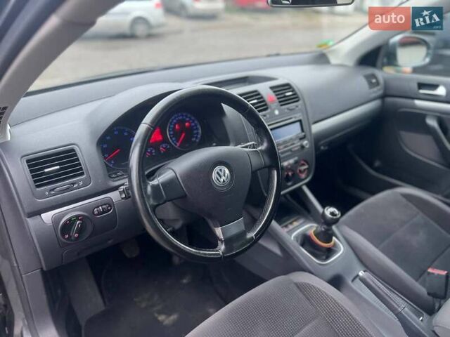 Серый Фольксваген Гольф, объемом двигателя 1.4 л и пробегом 263 тыс. км за 6500 $, фото 25 на Automoto.ua