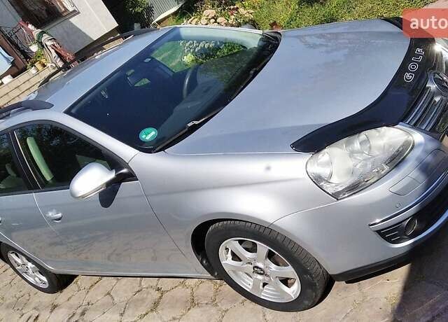 Серый Фольксваген Гольф, объемом двигателя 1.6 л и пробегом 222 тыс. км за 6799 $, фото 4 на Automoto.ua