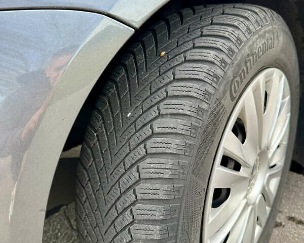 Серый Фольксваген Гольф, объемом двигателя 1.39 л и пробегом 200 тыс. км за 5750 $, фото 3 на Automoto.ua