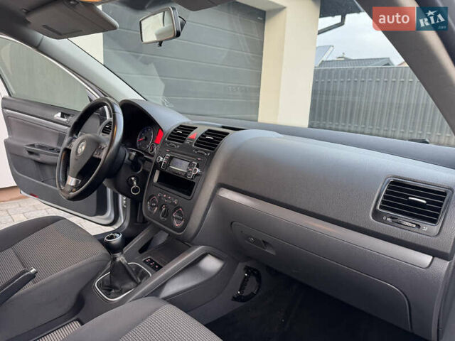 Серый Фольксваген Гольф, объемом двигателя 1.6 л и пробегом 225 тыс. км за 6450 $, фото 33 на Automoto.ua