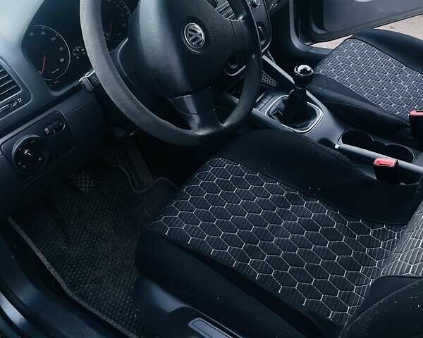 Серый Фольксваген Гольф, объемом двигателя 1.39 л и пробегом 298 тыс. км за 6000 $, фото 6 на Automoto.ua