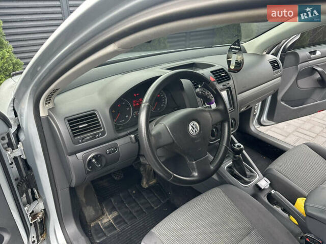 Фольксваген Гольф 2009 в Черкассах на Automoto.ua Серый Фольксваген Гольф, объемом двигателя 1.9 л и пробегом 221 тыс. км за 6950 $, фото 10 на Automoto.ua