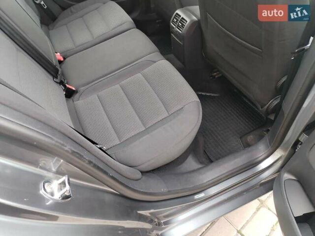 Серый Фольксваген Гольф, объемом двигателя 1.6 л и пробегом 253 тыс. км за 7700 $, фото 44 на Automoto.ua