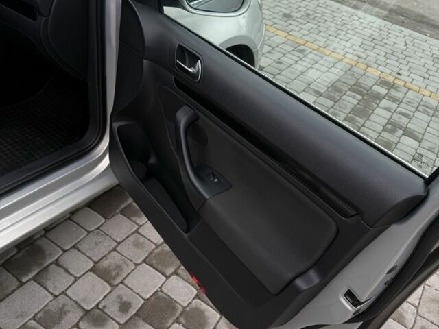 Серый Фольксваген Гольф, объемом двигателя 1.4 л и пробегом 193 тыс. км за 6299 $, фото 17 на Automoto.ua