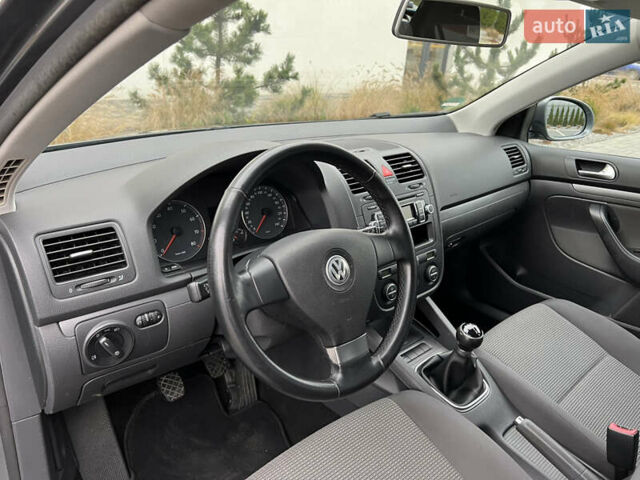 Серый Фольксваген Гольф, объемом двигателя 1.6 л и пробегом 218 тыс. км за 5850 $, фото 34 на Automoto.ua