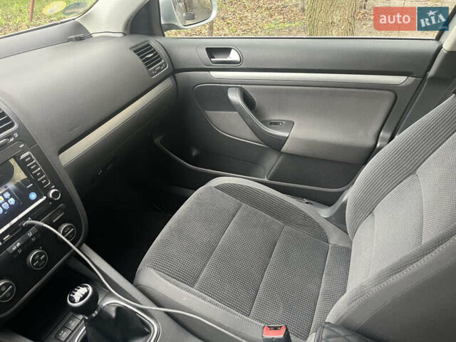 Серый Фольксваген Гольф, объемом двигателя 1.39 л и пробегом 250 тыс. км за 5912 $, фото 48 на Automoto.ua