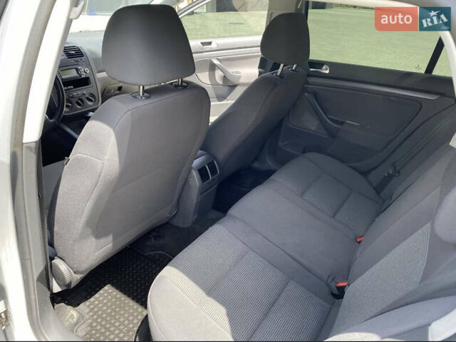 Серый Фольксваген Гольф, объемом двигателя 1.6 л и пробегом 225 тыс. км за 5000 $, фото 4 на Automoto.ua