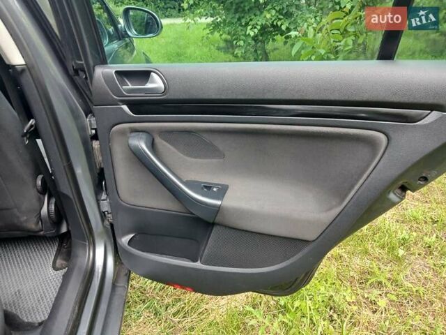 Серый Фольксваген Гольф, объемом двигателя 1.6 л и пробегом 260 тыс. км за 7400 $, фото 42 на Automoto.ua