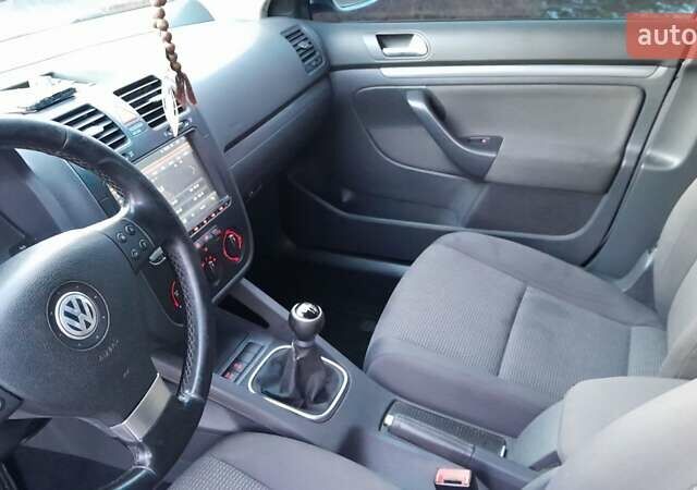 Серый Фольксваген Гольф, объемом двигателя 1.6 л и пробегом 370 тыс. км за 4900 $, фото 23 на Automoto.ua