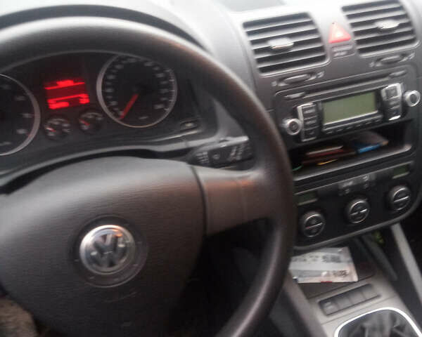 Серый Фольксваген Гольф, объемом двигателя 1.6 л и пробегом 260 тыс. км за 5999 $, фото 5 на Automoto.ua