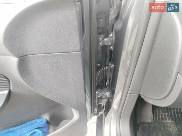 Серый Фольксваген Гольф, объемом двигателя 1.6 л и пробегом 253 тыс. км за 7700 $, фото 38 на Automoto.ua