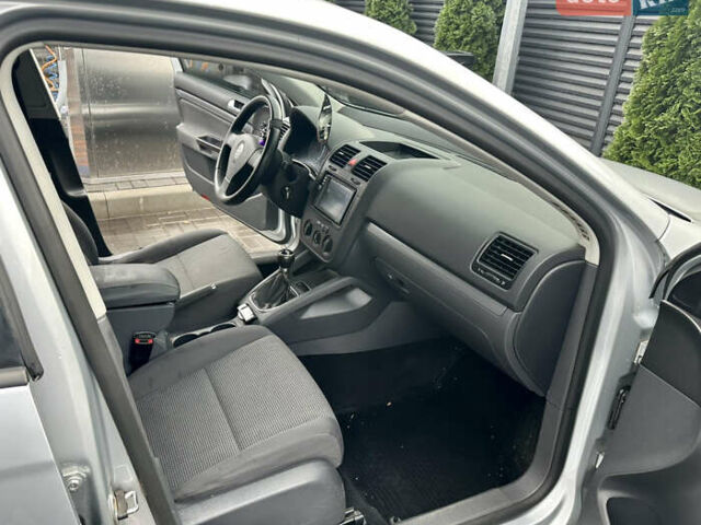 Фольксваген Гольф 2009 в Черкассах на Automoto.ua Серый Фольксваген Гольф, объемом двигателя 1.9 л и пробегом 221 тыс. км за 6950 $, фото 12 на Automoto.ua