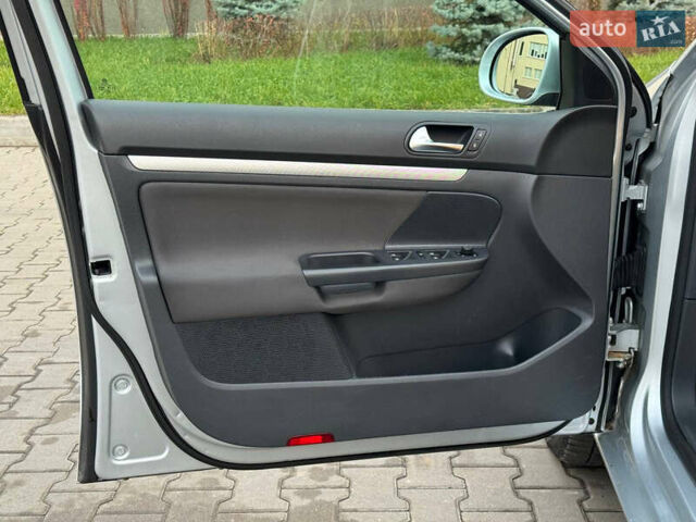 Серый Фольксваген Гольф, объемом двигателя 1.4 л и пробегом 229 тыс. км за 5900 $, фото 26 на Automoto.ua