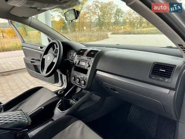 Фольксваген Гольф 2009 у Сокинянах на Automoto.ua Сірий Фольксваген Гольф, об'ємом двигуна 1.6 л та пробігом 268 тис. км за 4999 $, фото 17 на Automoto.ua