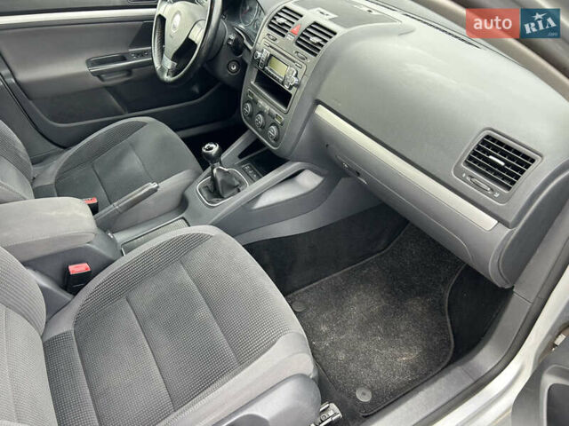 Серый Фольксваген Гольф, объемом двигателя 1.4 л и пробегом 172 тыс. км за 5100 $, фото 11 на Automoto.ua