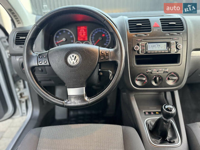Серый Фольксваген Гольф, объемом двигателя 1.6 л и пробегом 225 тыс. км за 6450 $, фото 27 на Automoto.ua