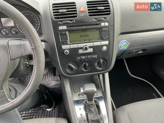 Сірий Фольксваген Гольф, об'ємом двигуна 1.6 л та пробігом 206 тис. км за 6750 $, фото 32 на Automoto.ua