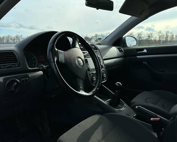 Серый Фольксваген Гольф, объемом двигателя 1.39 л и пробегом 200 тыс. км за 5750 $, фото 16 на Automoto.ua