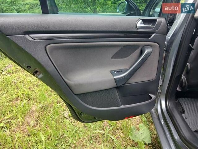 Серый Фольксваген Гольф, объемом двигателя 1.6 л и пробегом 260 тыс. км за 7400 $, фото 37 на Automoto.ua