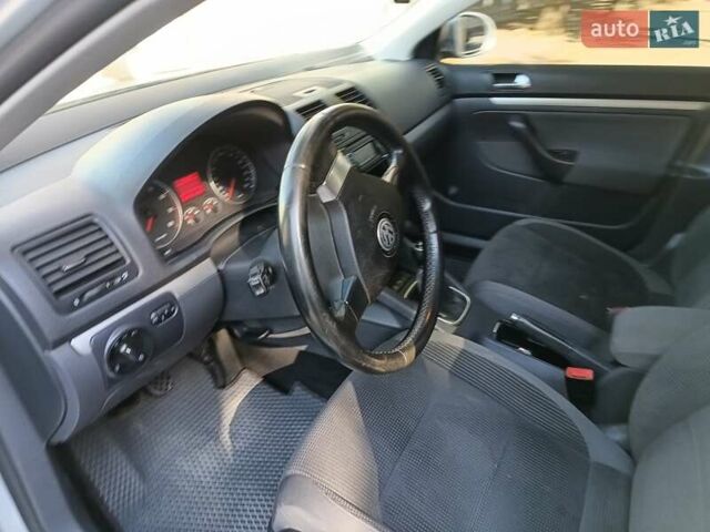 Серый Фольксваген Гольф, объемом двигателя 1.39 л и пробегом 235 тыс. км за 5500 $, фото 6 на Automoto.ua