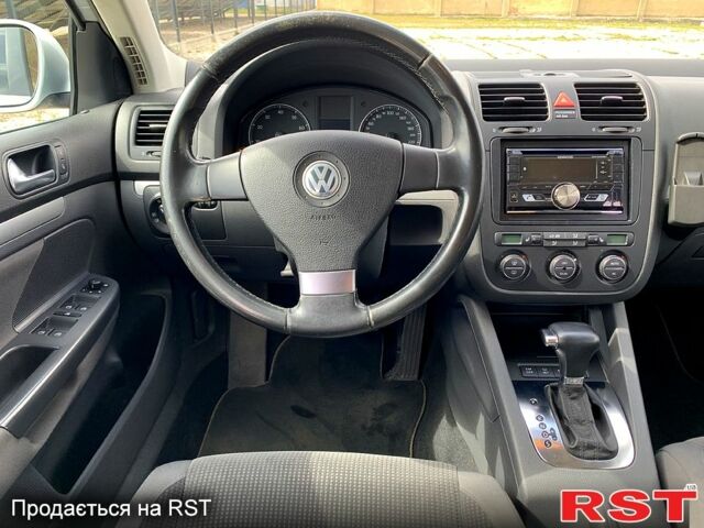 Серый Фольксваген Гольф, объемом двигателя 1.4 л и пробегом 236 тыс. км за 3800 $, фото 4 на Automoto.ua