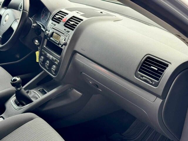 Сірий Фольксваген Гольф, об'ємом двигуна 1.6 л та пробігом 176 тис. км за 7699 $, фото 17 на Automoto.ua