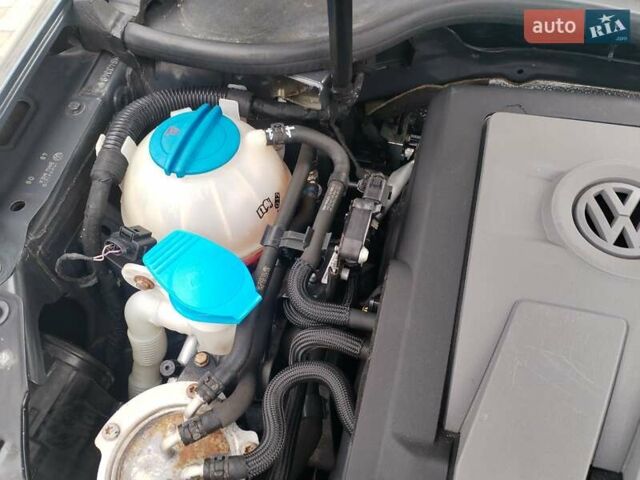 Серый Фольксваген Гольф, объемом двигателя 1.6 л и пробегом 253 тыс. км за 7700 $, фото 26 на Automoto.ua