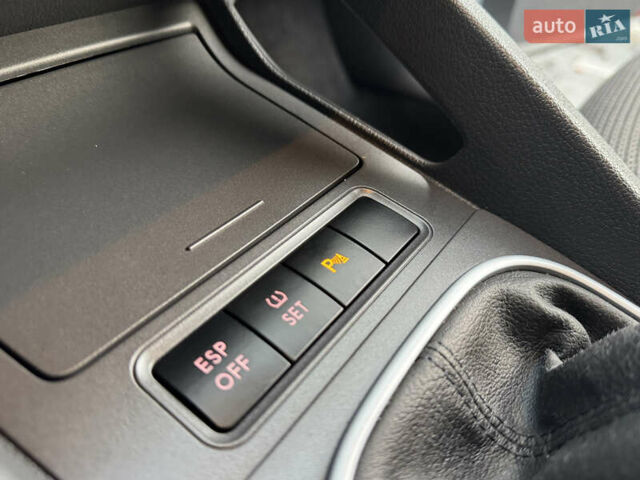 Серый Фольксваген Гольф, объемом двигателя 1.6 л и пробегом 225 тыс. км за 6450 $, фото 23 на Automoto.ua