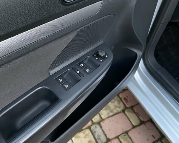 Серый Фольксваген Гольф, объемом двигателя 1.39 л и пробегом 243 тыс. км за 5499 $, фото 8 на Automoto.ua