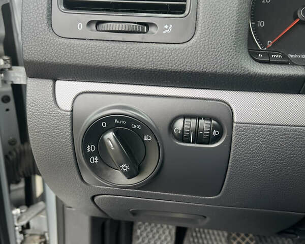 Серый Фольксваген Гольф, объемом двигателя 1.39 л и пробегом 241 тыс. км за 7000 $, фото 8 на Automoto.ua