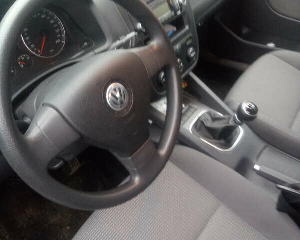 Серый Фольксваген Гольф, объемом двигателя 1.6 л и пробегом 260 тыс. км за 5999 $, фото 7 на Automoto.ua