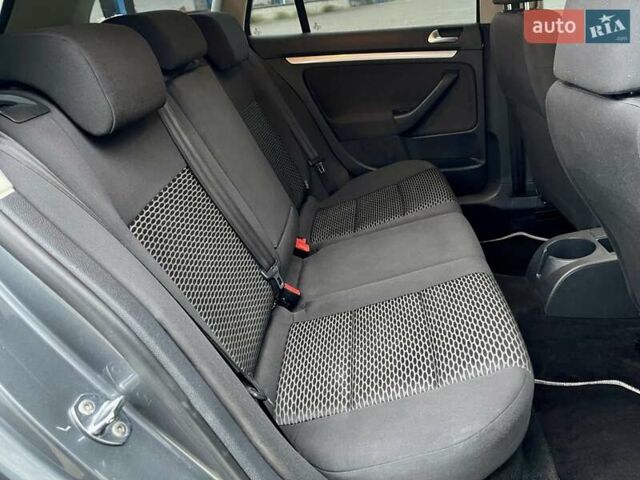 Серый Фольксваген Гольф, объемом двигателя 1.6 л и пробегом 144 тыс. км за 7950 $, фото 28 на Automoto.ua